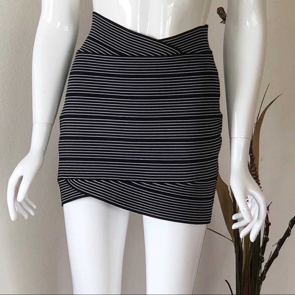 BCBG bandage skirt Size Large